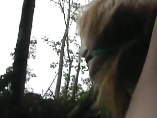 Секс игры с голой связанной девушкой в лесу